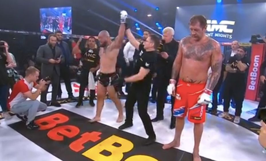 Александру Емельяненко не удалось вернуться триумфально. Фото: трансляция Матч ТВ