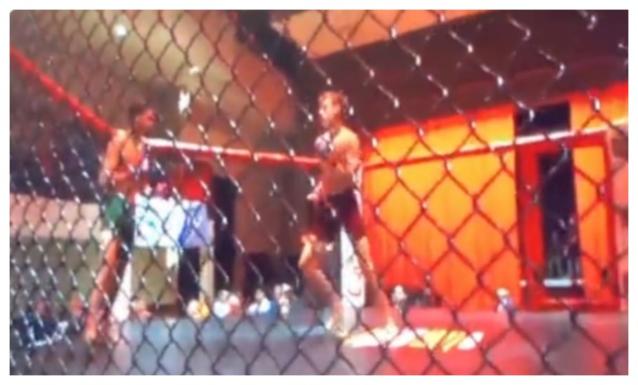 Дилан Кискила нокаутировал Кая Дюке ударом в голову. Фото: Скриншот