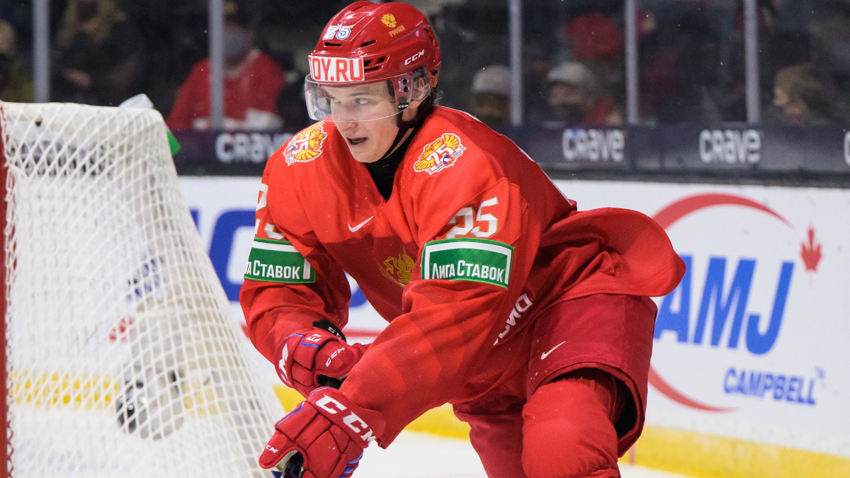 Егор Савиков во время матча МЧМ-2022 по хоккею против Швеции. Фото: GLOBAL LOOK PRESS