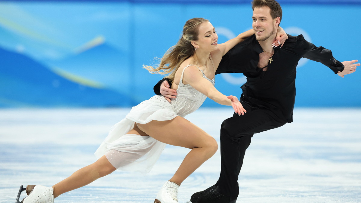 Виктория Синицина, Никита Кацалапов стали вторыми, но принесли российской сборной золото! Фото: REUTERS