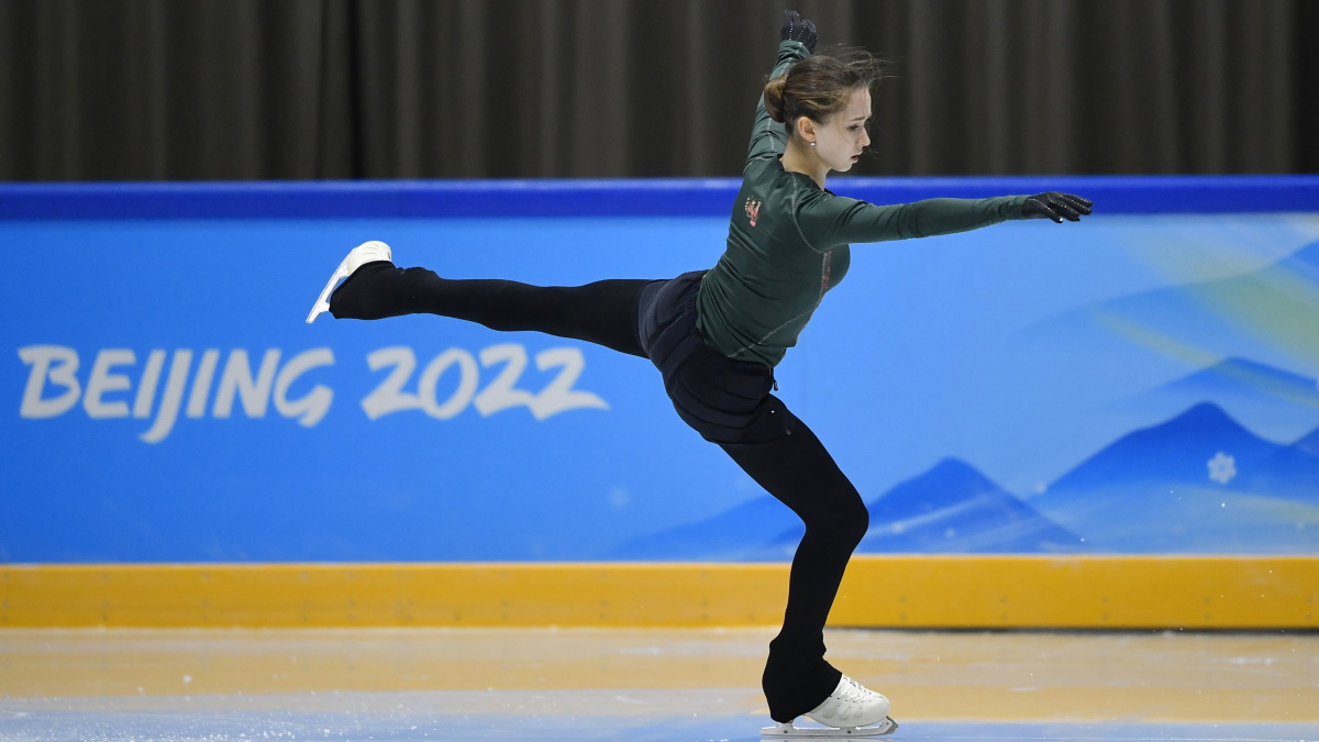 Валиева спокойно отрабатывала квады на тренировке утром 10 февраля. Фото: REUTERS