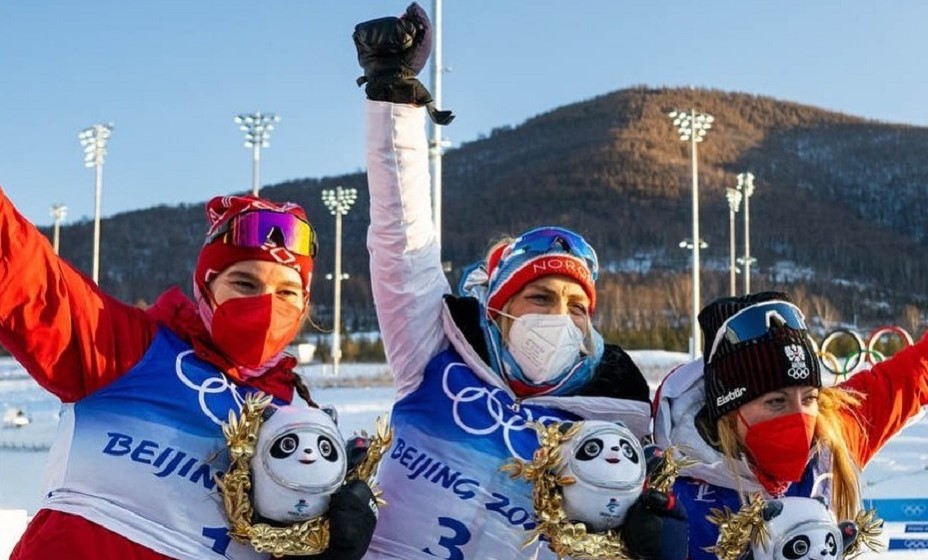 Первую медаль России в Пекине-2022 принесла лыжница Наталья Непряева. Фото: Instagram Натальи Непряевой