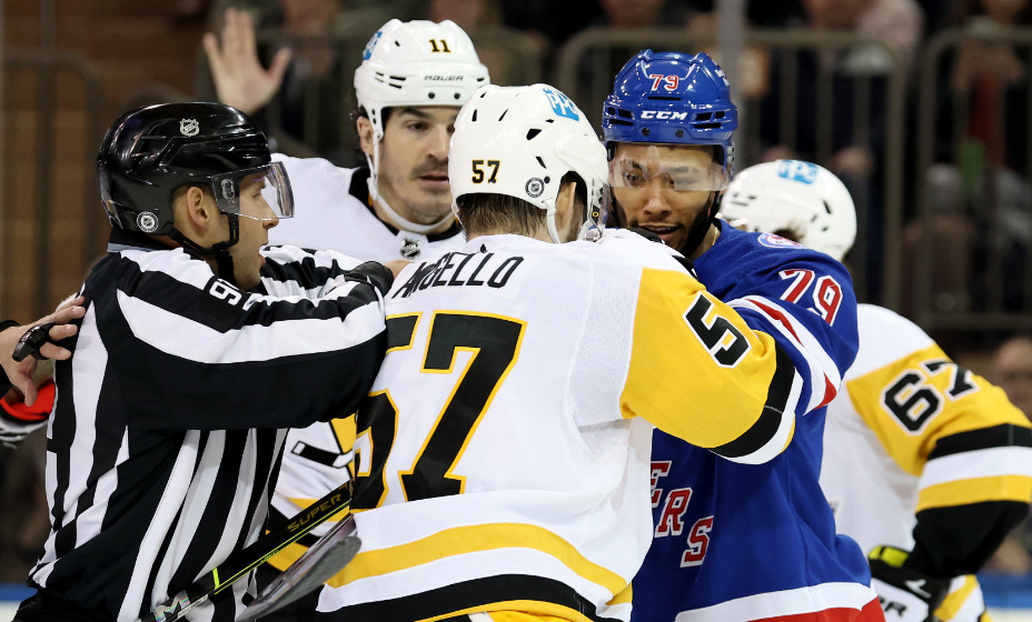 Хоккеисты «Рейнджерс» и «Питтсбург» устроили массовую драку. Фото: Reuters