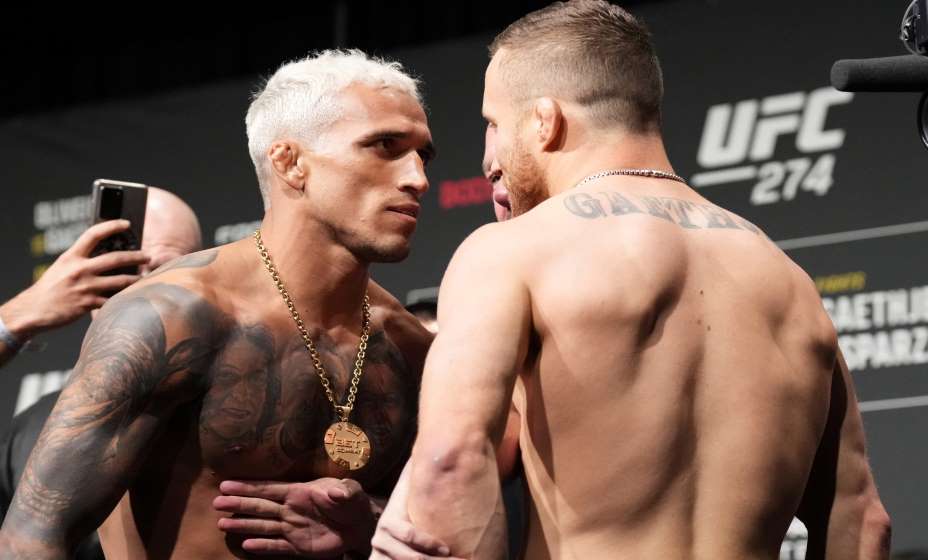Чарльз Оливейра победил решением судей Майкла Чендлера. Фото: ВК UFC