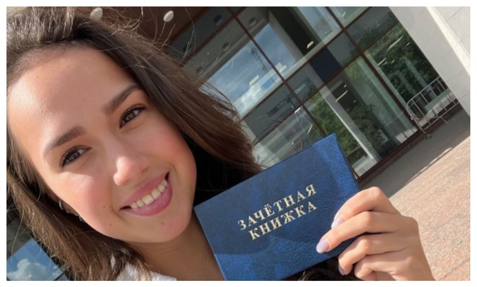 Алина Загитова начала сдавать экзамены летней сессии. Фото: Соцсети Алины Загитовой