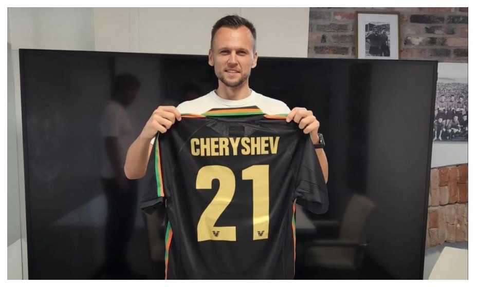 Denis Cheryshev will not come to Russia yet.  Photo: Denis Cheryshev's social networks