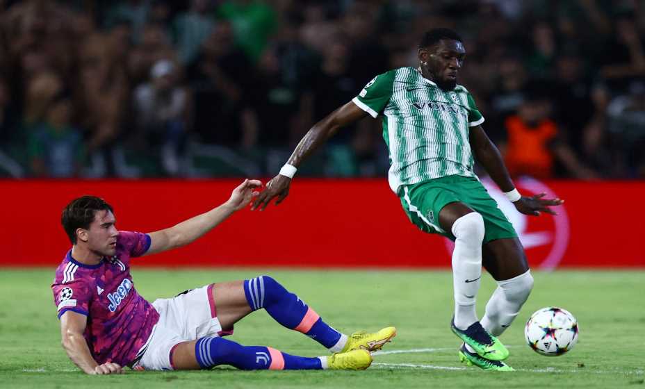 Душан Влахович и его «Ювентус» позорно уступили «Маккаби». Фото: Reuters