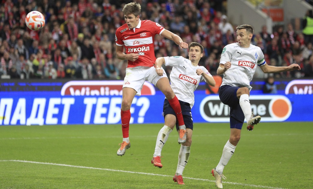 Форвард «Спартака» Соболев поражает ворота «Крыльев Советов». Фото: Global Look Press