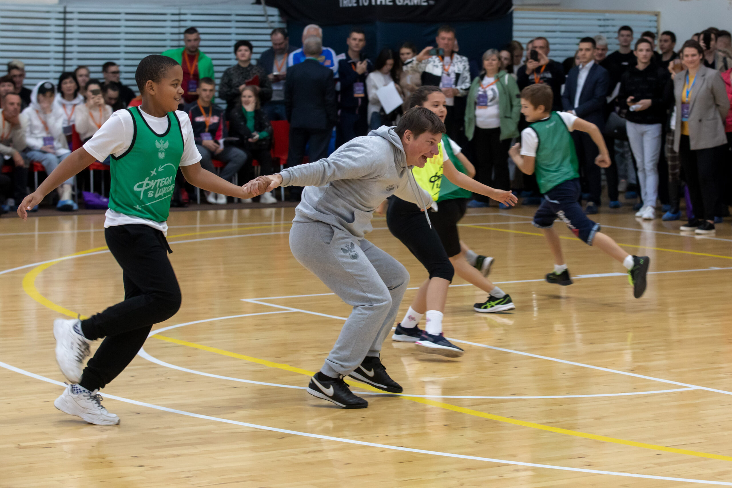 На уроках футбола Андрея Аршавина дети рвут на части. Фото: РФС