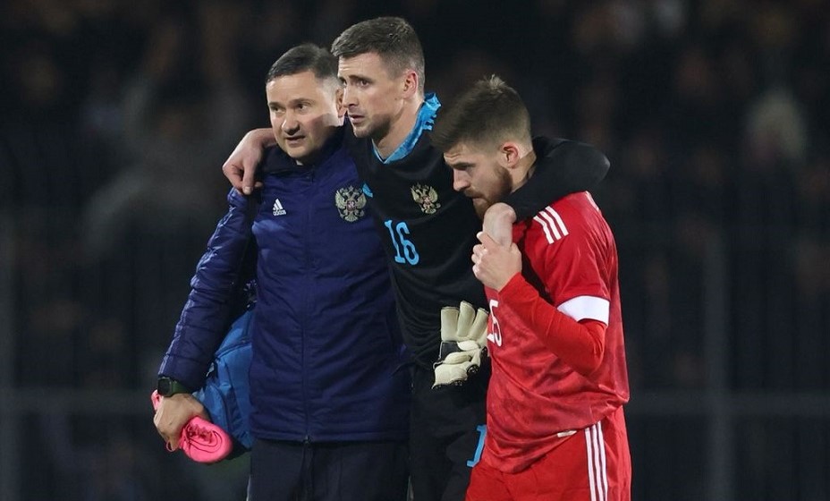 Песьяков недолго пробыл на поле - через 6 минут после дебюта он получил травму. Фото: Социальные сети сборной России