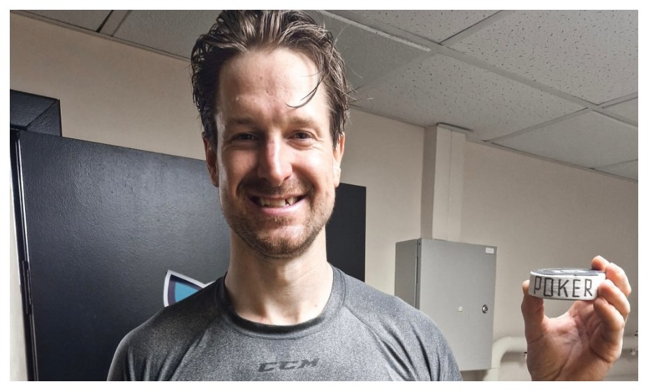 Алекс Грант рад, что смог оформить покер. Фото: соцсети КХЛ