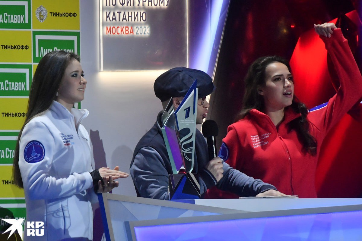 Алина Загитова и Камила Валиева перед стартом Кубка Первого канала. Фото: Владимир Веленгурин, КП