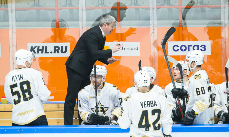 Леонид Тамбиев, хоккей