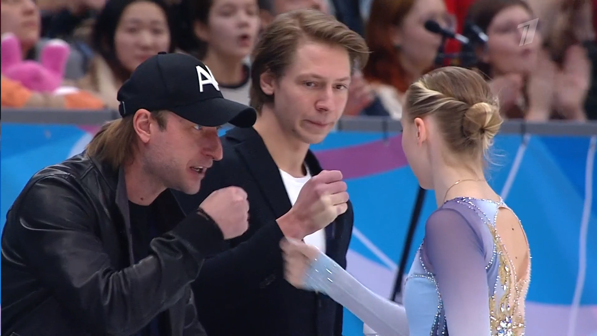 Евгений Плющенко провожает на прокат Софью Муравьеву. Фото: стоп-кадр прямого эфира