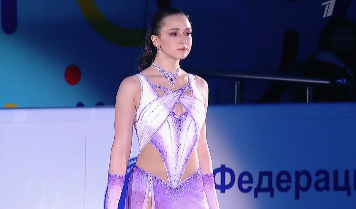 Камила Валиева на льду в Калуге с показательным номером. Фото: стоп-кадр прямого эфира