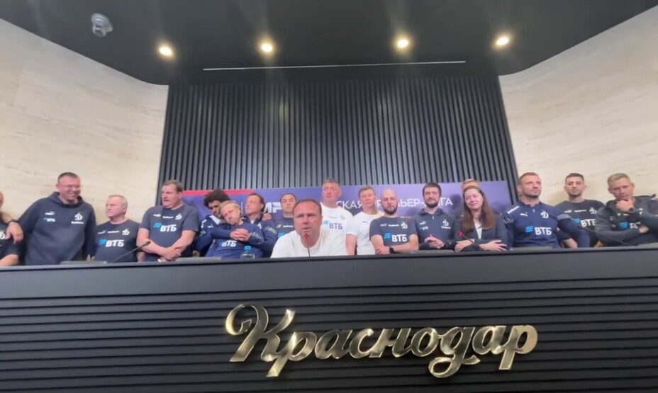 Личка пришел на пресс-конференцию с персоналом, фото соцсети