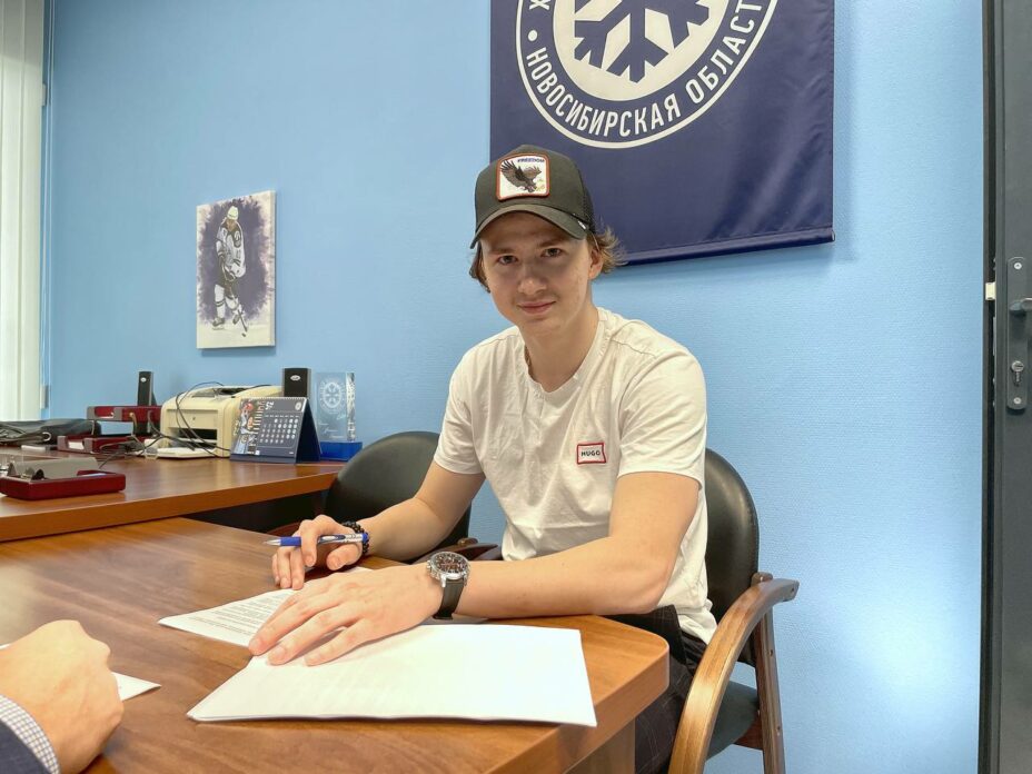 Дмитрий Овчинников подписал однолетний контракт. Фото: ХК «Сибирь»