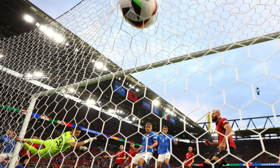 Италия добыла трудную победу на старте. Фото: Reuters