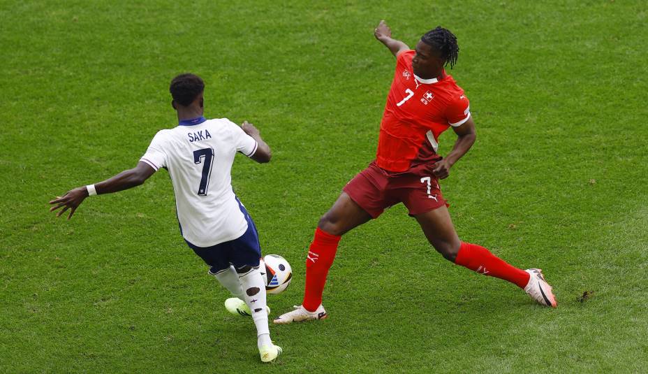Сака и Эмболо отметились голами в матче Англия - Швейцария. Фото: Reuters
