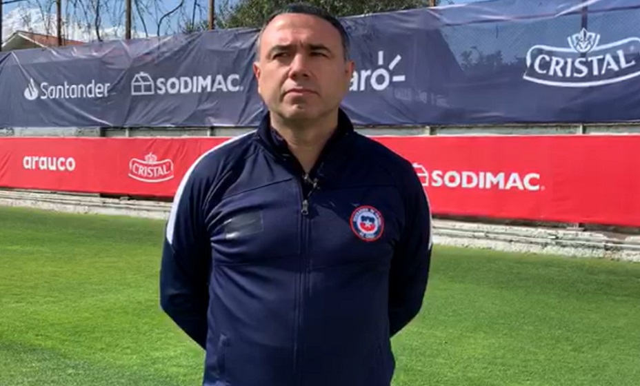 Фрэнсис Кахигао прилетел в Москву. Фото: соцсети сборной Чили