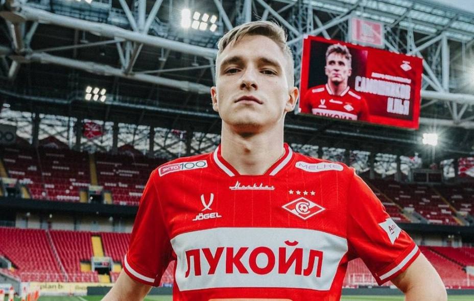 Илья Самошников подписал контракт со 