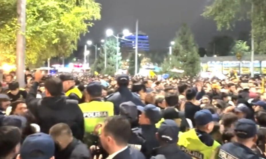 ажиотаж болельщиков у стадиона