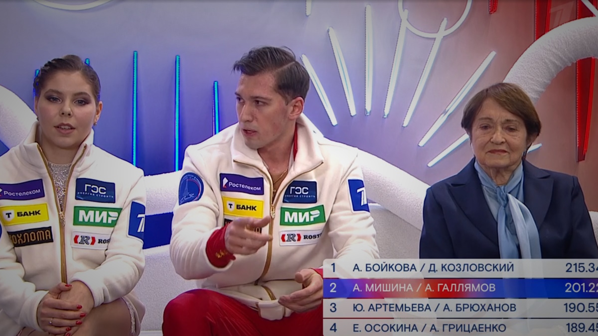 Анастасия Мишина и Александр Галлямов в кисс энд край. Фото: стоп-кадр прямого эфира 