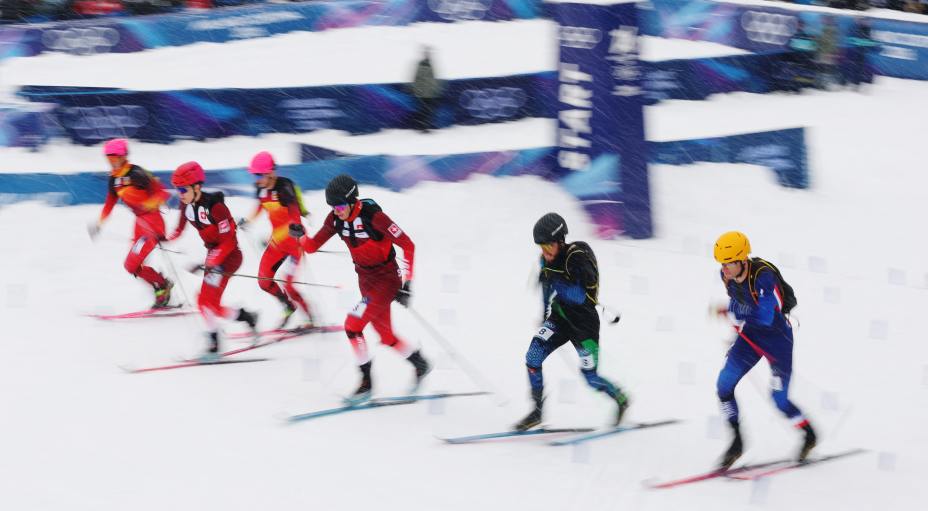 Российский ски-альпинист Никита Филиппов (второй справа) выиграл серебро Олимпиады 2026. Фото: REUTERS/Denis Balibouse