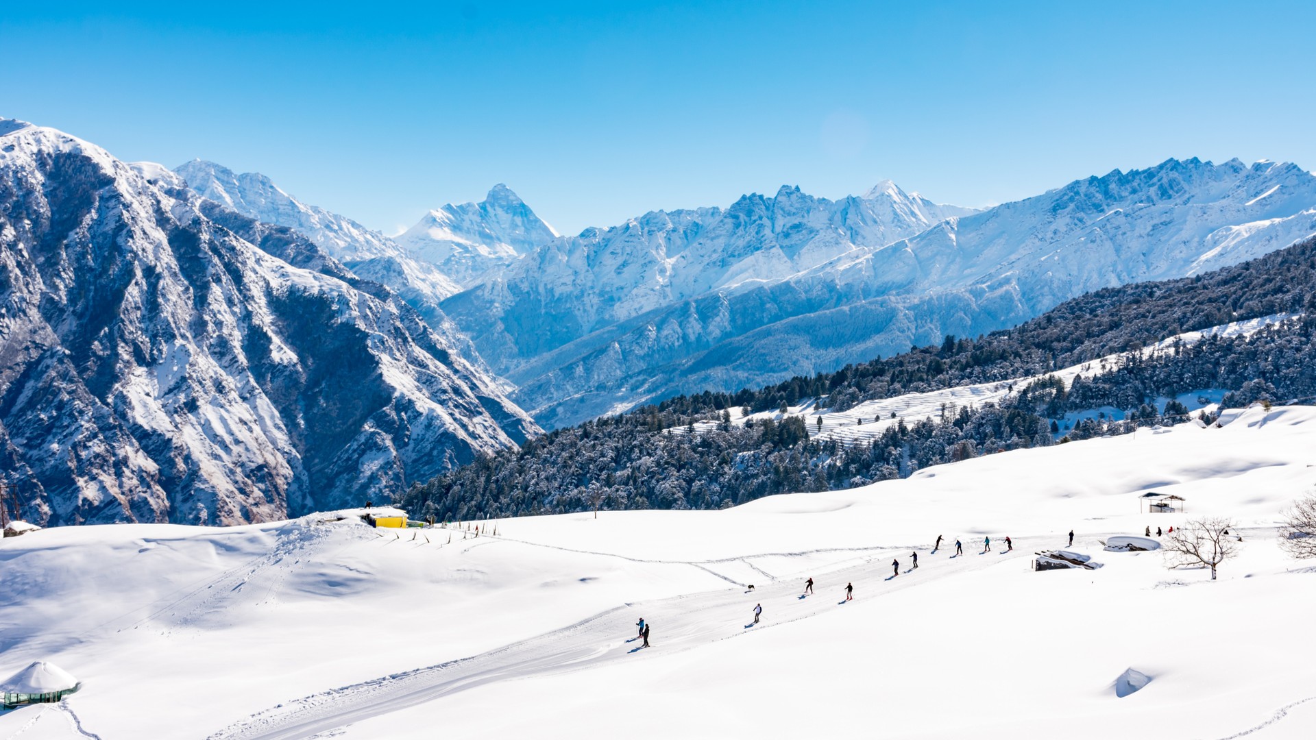 Аули — это горнолыжный курорт в Индии.
