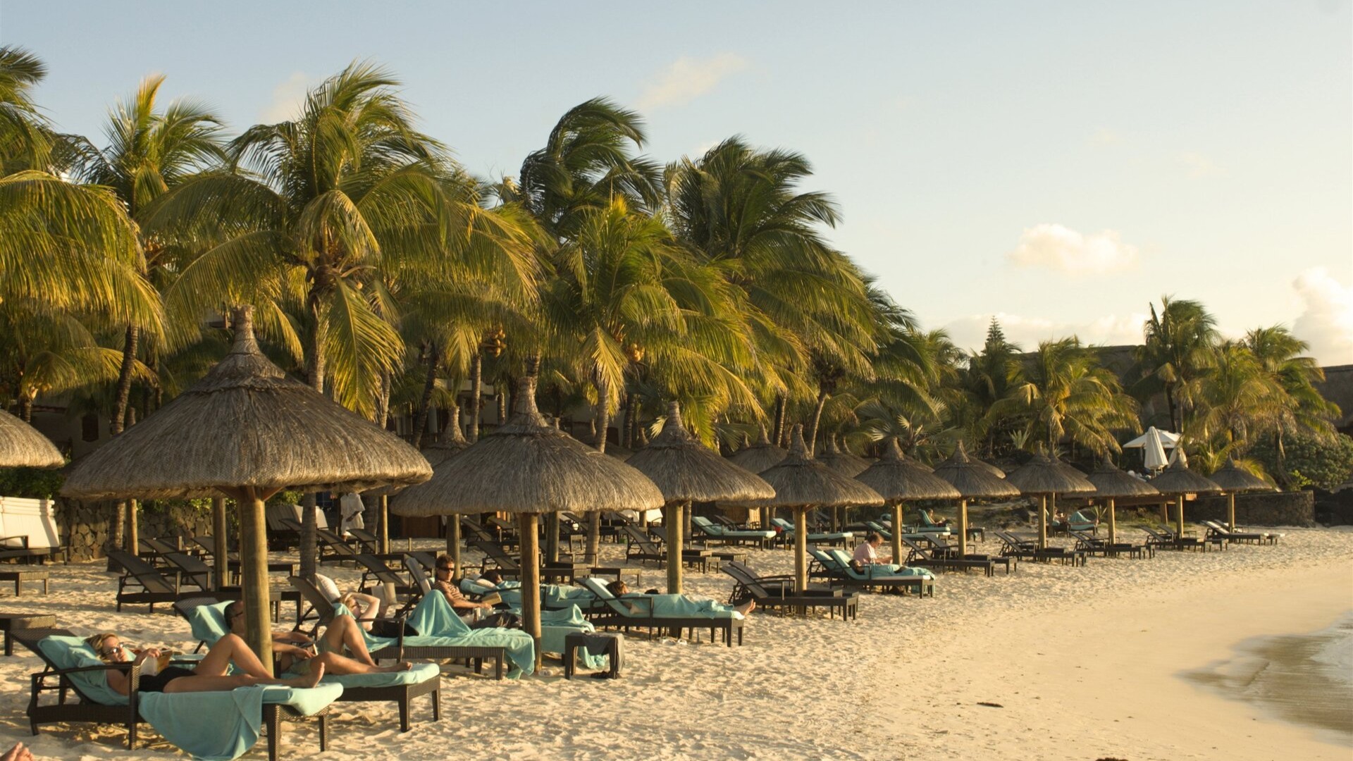 Пляж у отеля Royal Palm, Гран-Бэ, Маврикий.