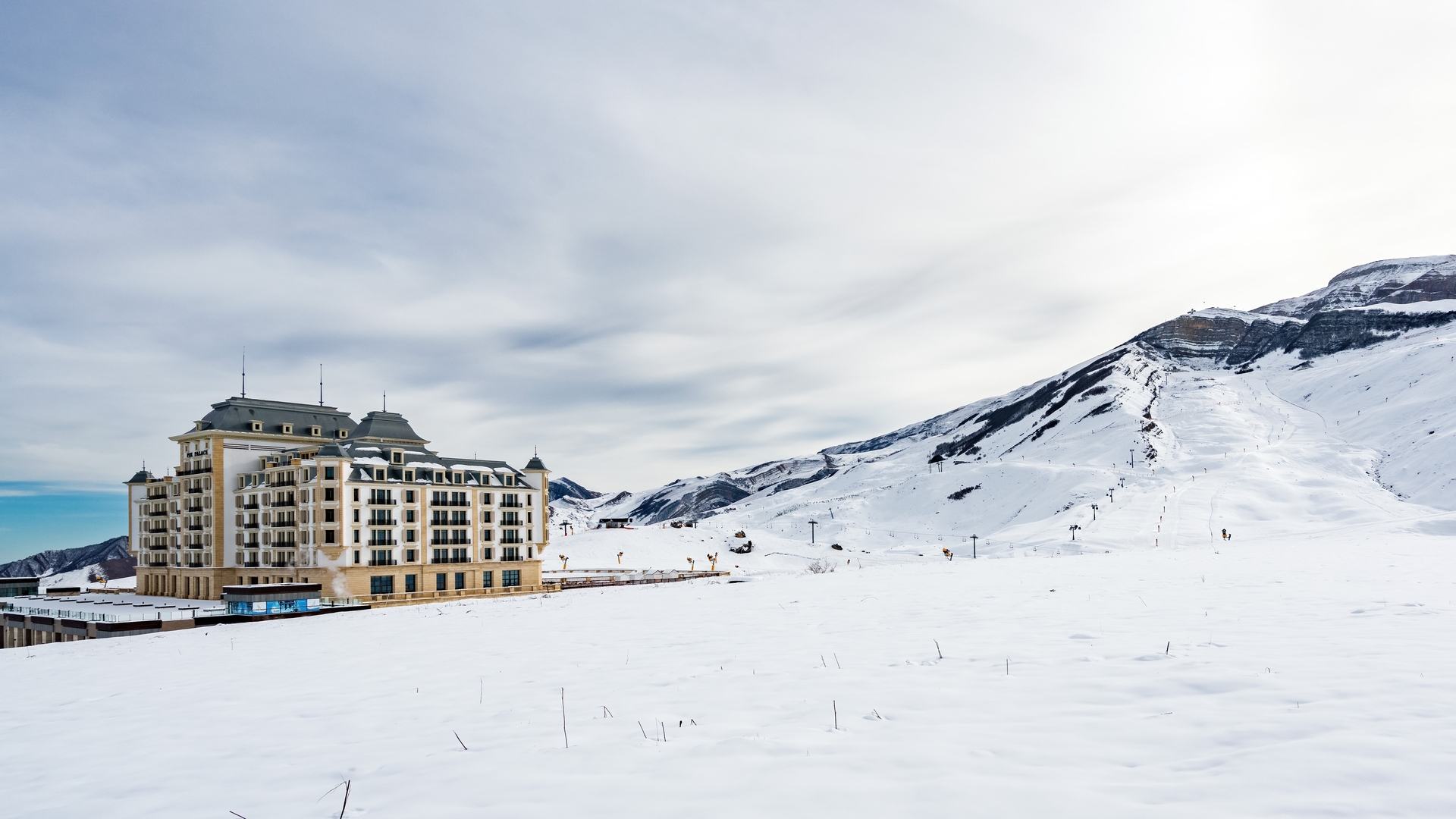 Отель Pik Palace, Shahdag, Autograph Collection в зимнее время.