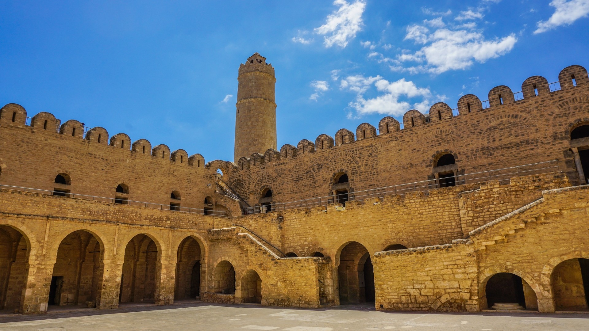 Рибат Сусса - величественная крепость на средиземноморском побережье Туниса.