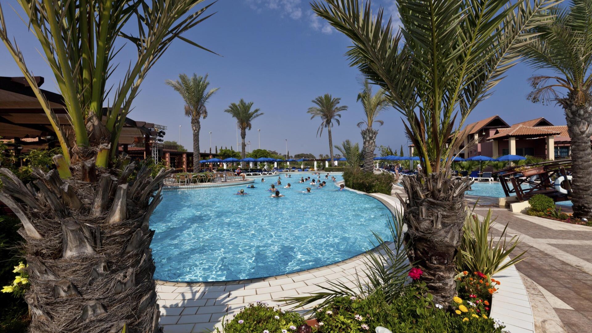 Аквааэробика в бассейне отеля Hotel Club Aldiana, Кипр.